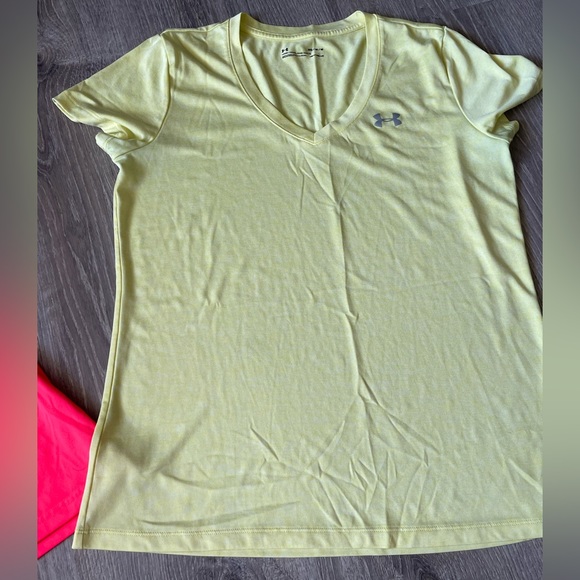 Under Armor Heat Gear Semi Fitted Neon Activewear Tee Shirts Pink & Yellow - Picture 3 of 6